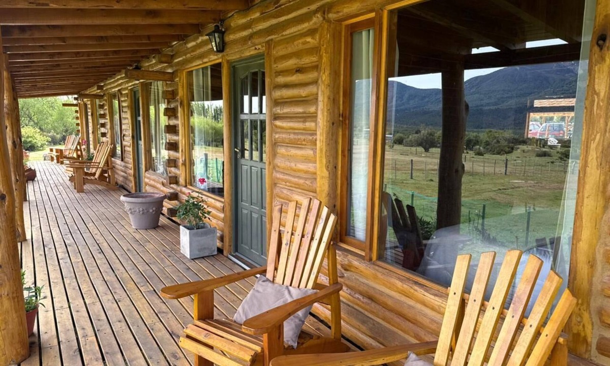La Bolsa Cottage | Charming 4-bedroom cottage in superb Villa Lago Rivadavia with WiFi