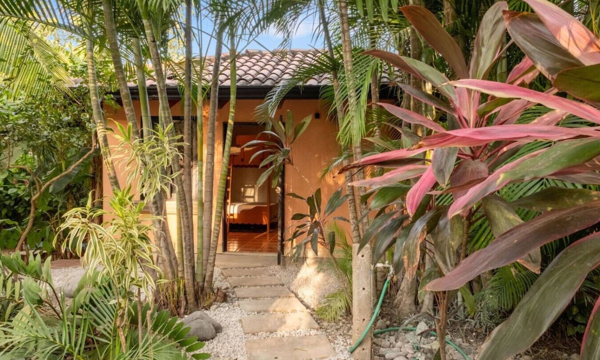 Playa Langosta House | Charming Langosta Casita 2 Min Walk to Beach