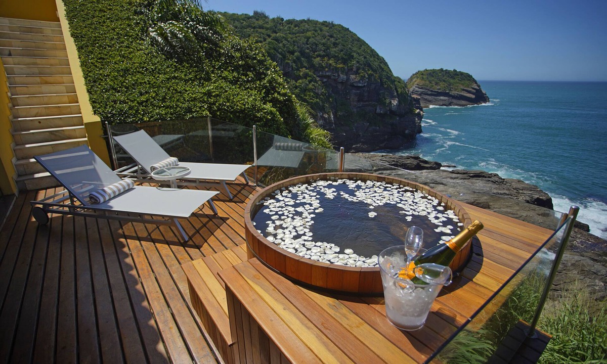Buzios Hotel | Cliffside Luxury Inn