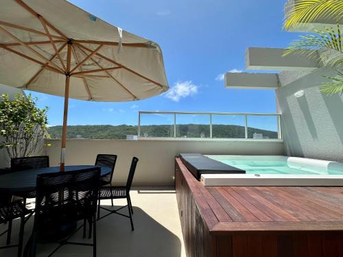 Bombas Apartment | Cobertura finamente mobiliada com jacuzzi