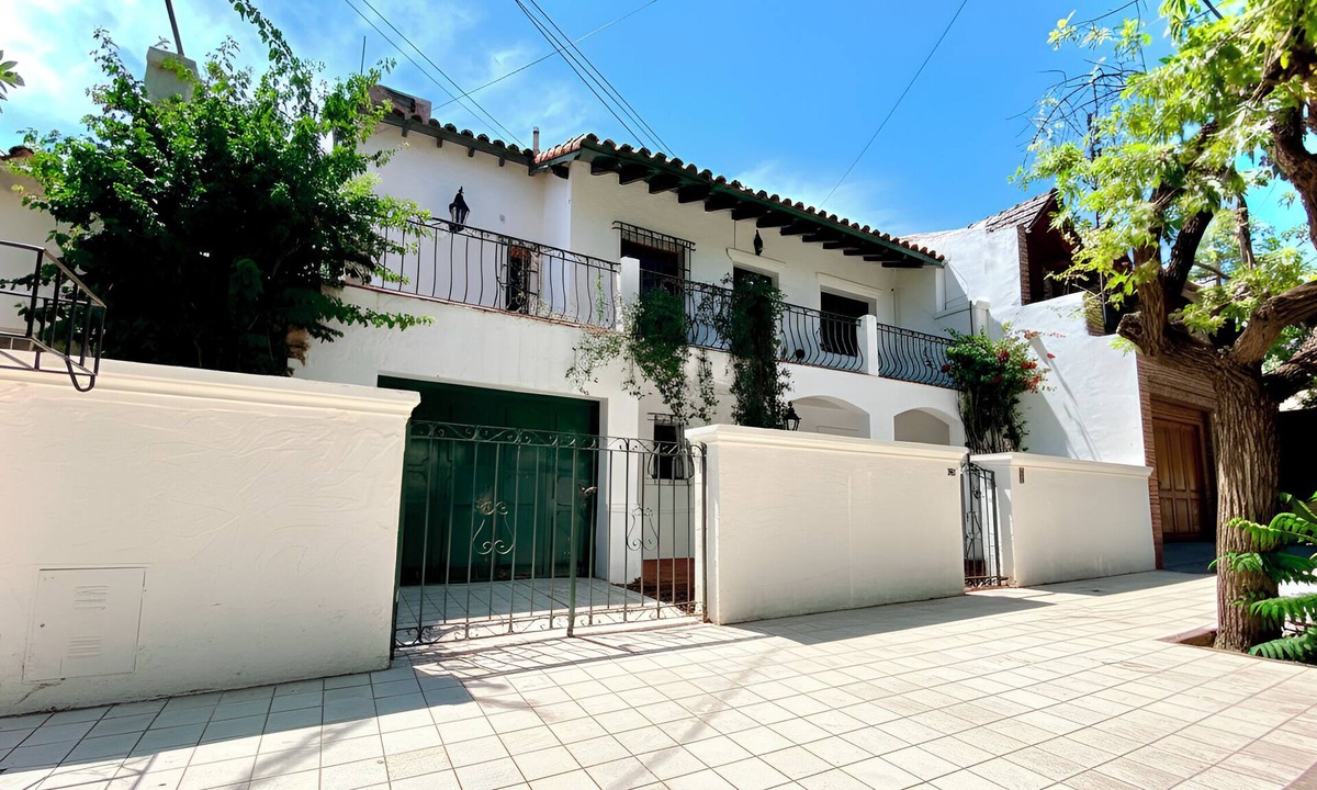 Civic Park House | Colonial House in Mendoza! | 12 People