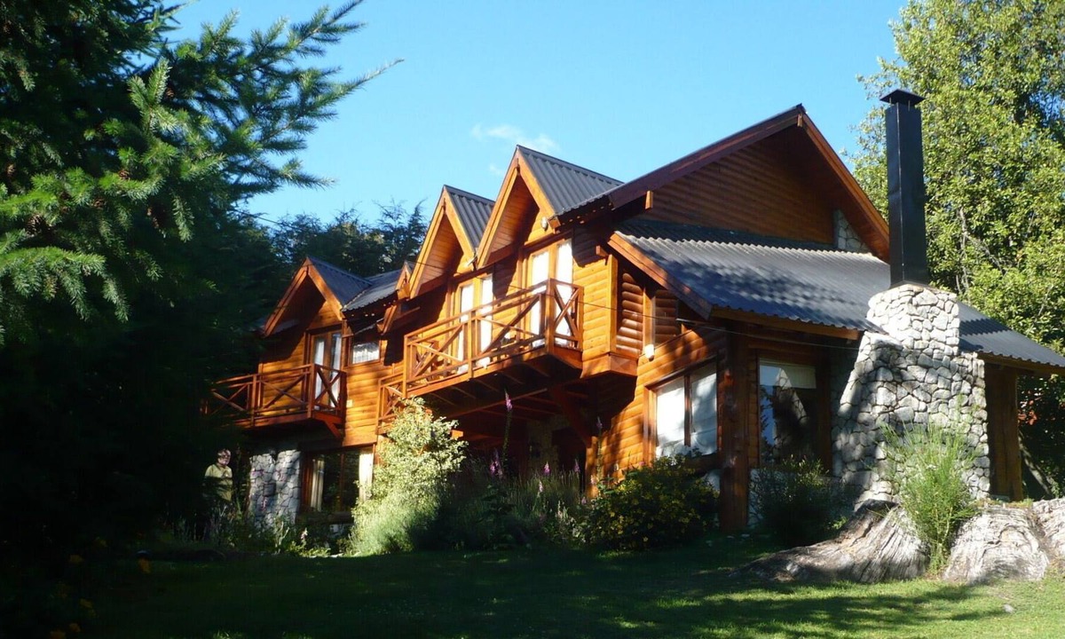 Villa La Angostura Cabin | Comfortable cabin with heated pool in Puerto Manzano