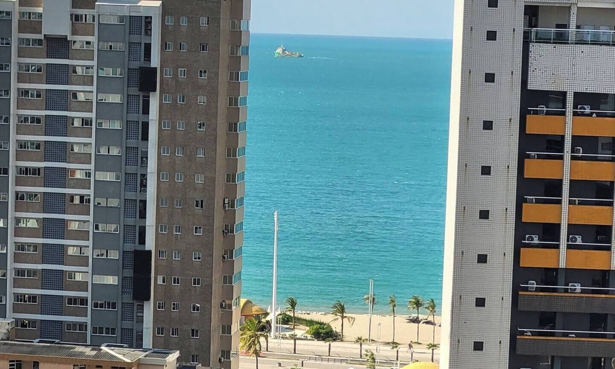 Meireles Apartment | Complete Apartment - Sea view, 2 suites. It is 200 meters from the beach.