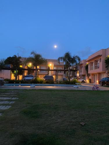 Boicucanga Beach House | Condomínio pé na areia, super novo e confortável.