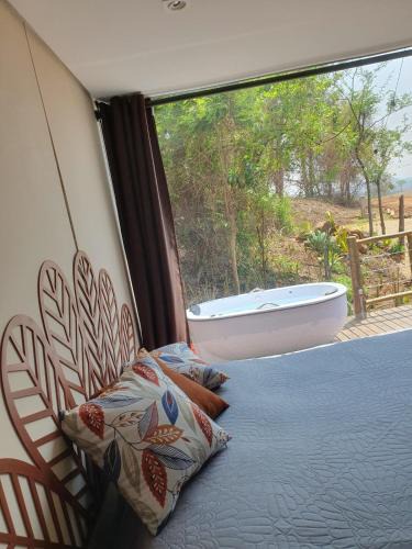 Brotas Ski Chalet | Container Beija-Flor com SPA e Cachoeira