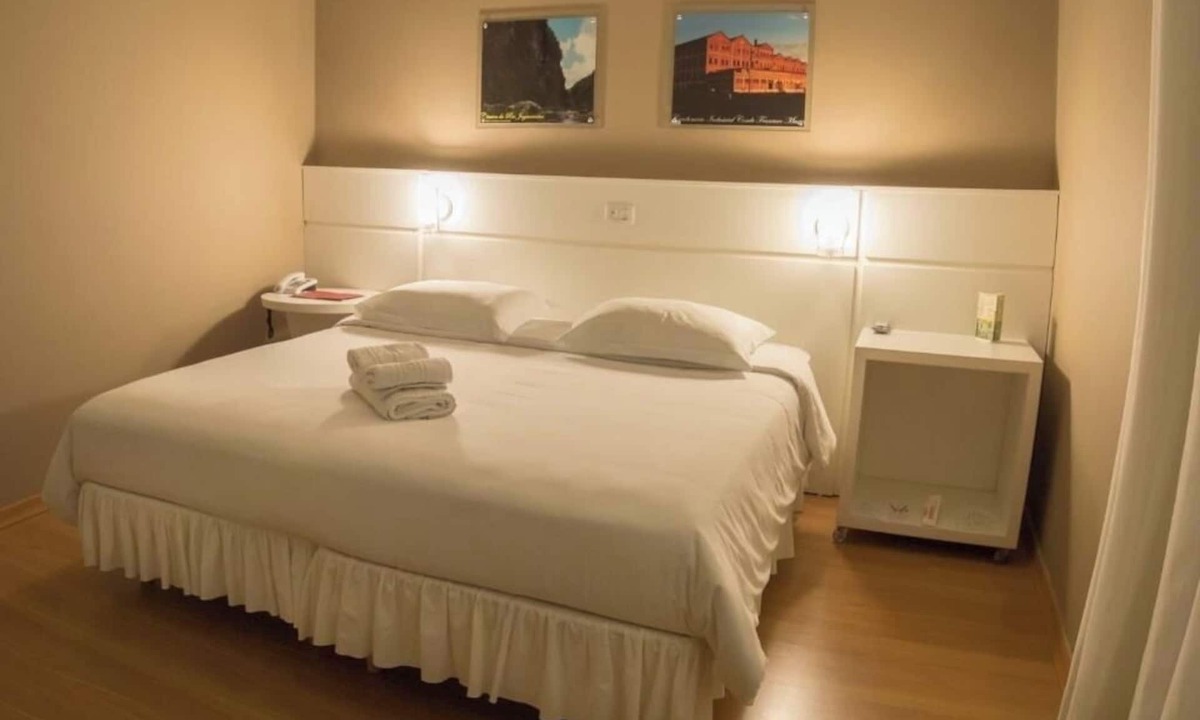 Jaguariaiva Hotel | Contemporary Double Room Nestled Among Forests with Canyon and Waterfall Stunt