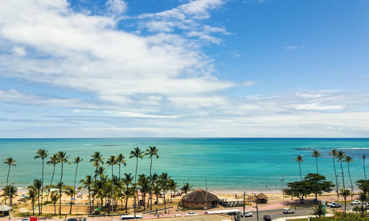 Jatiuca Apartment | Cozy apartment in a beachfront residential building with a pool, 50m from Jatiúca beach.