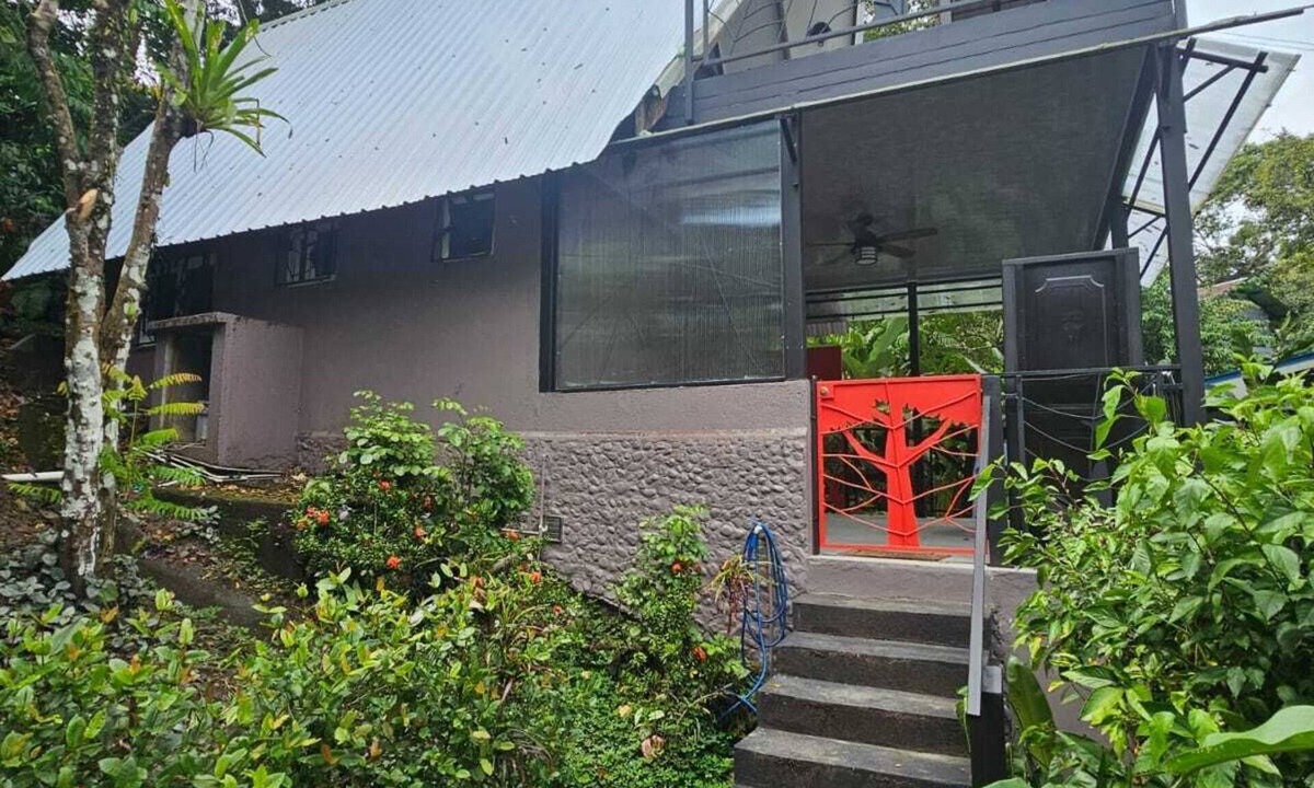 Damas House | Cozy bungalow in charming Manuel Antonio with AC
