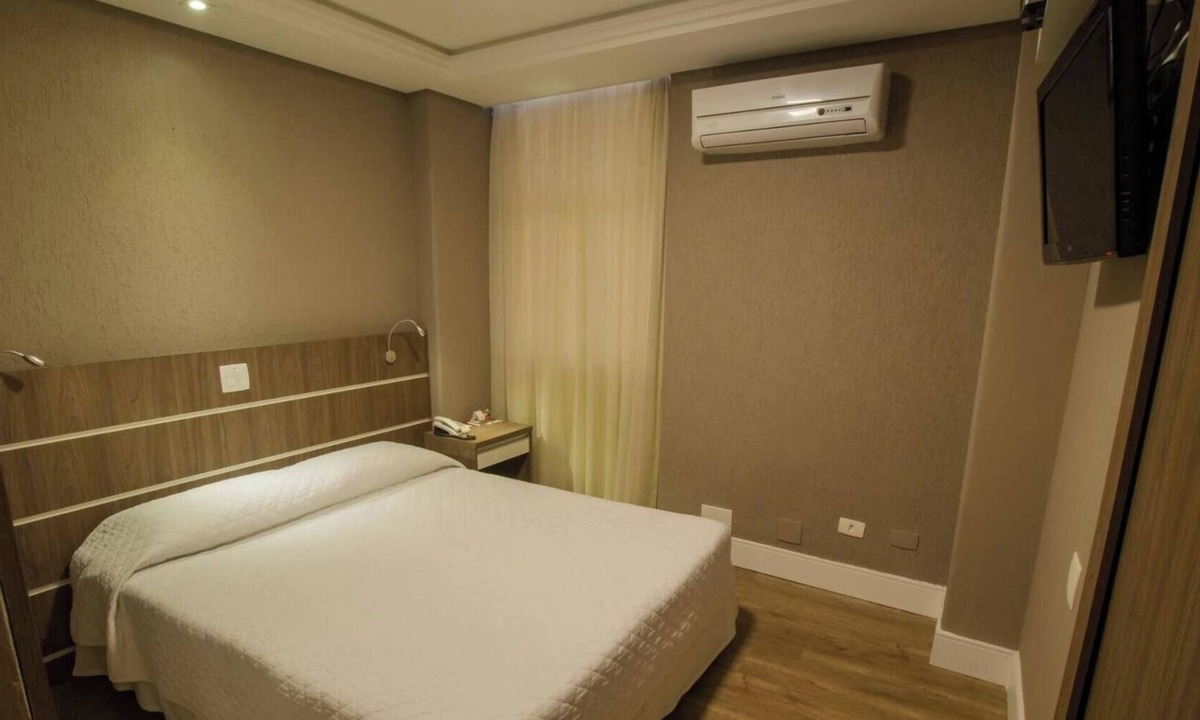 Civic Center Hotel | Curitiba Double Room: Ideal for Work Getaways & Urban Retreats