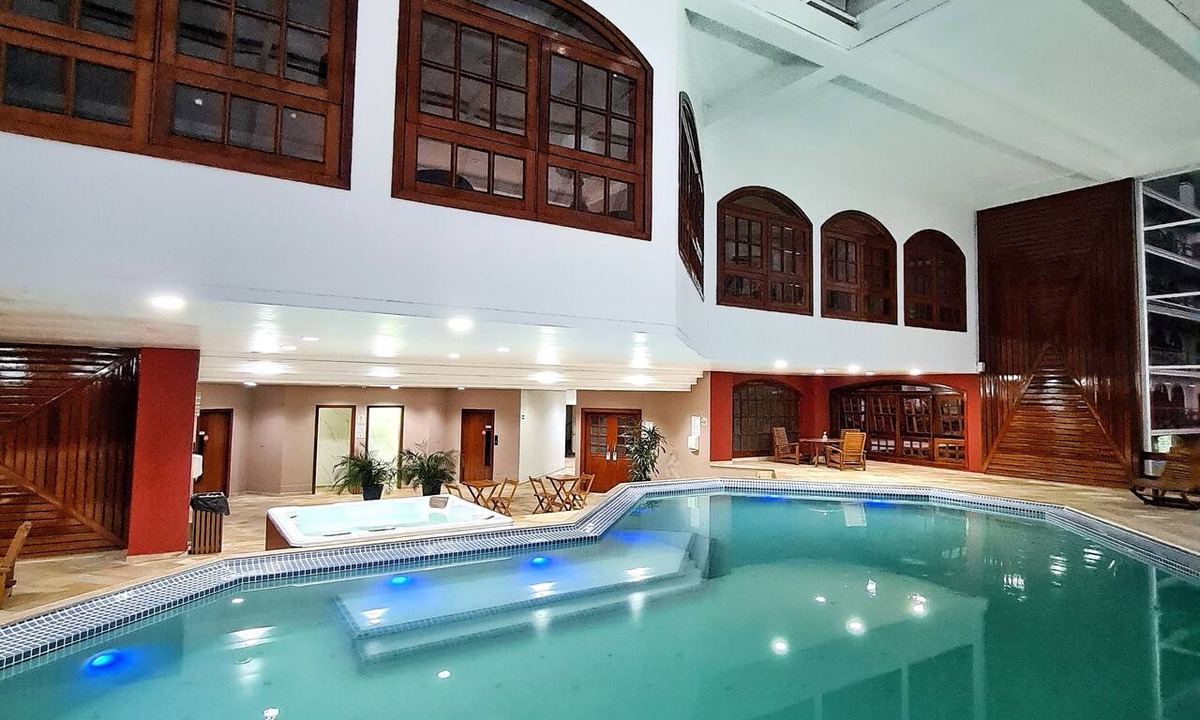 Alto do Capivari Apartment | Dúplex Luxo com Piscina Aquecida, Lareira e Wifi