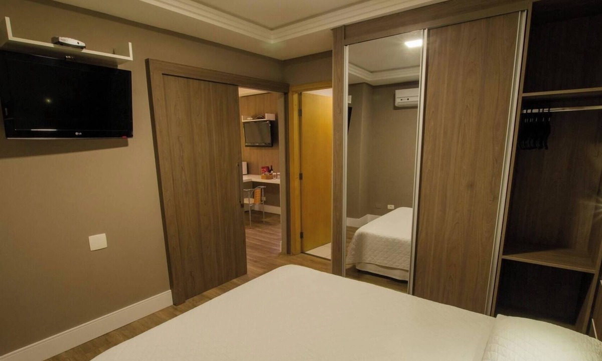 Civic Center Hotel | Double Bed Suite w/Sofa Bed | Breakfast included