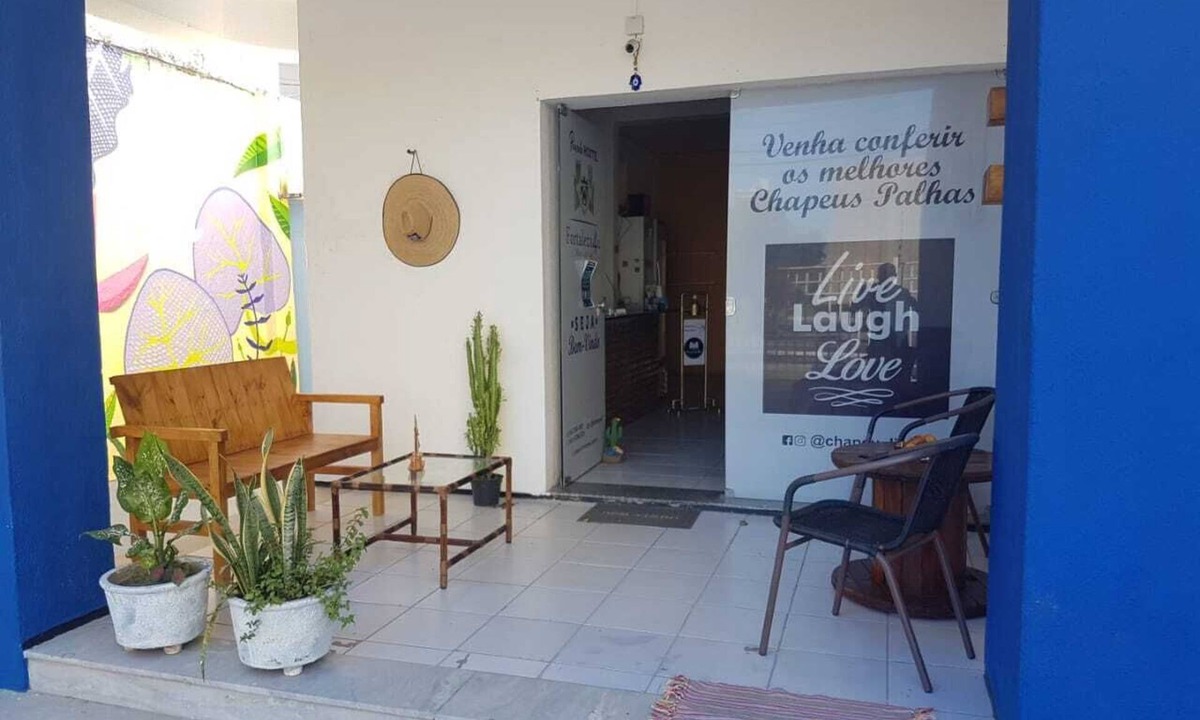 Meireles House | Double room with private bathroom, Wi-Fi, air conditioning and TV.