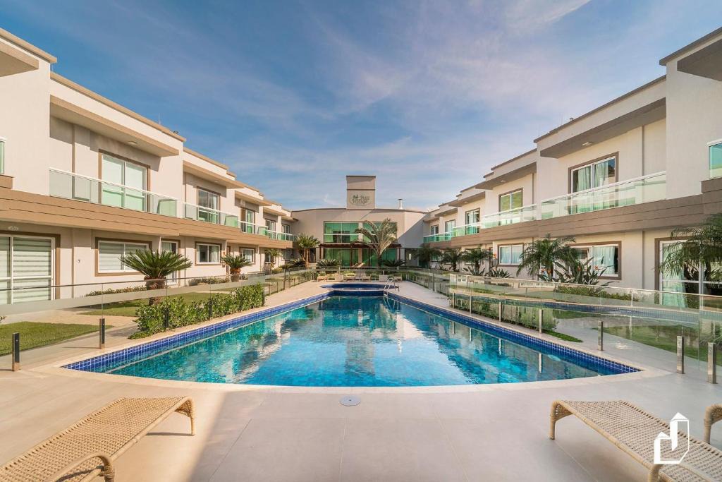 Canto Grande Apartment | Duplex com piscina à beira mar e 03 suítes