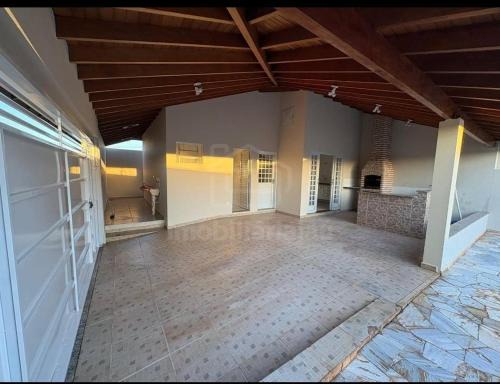 Jau House | Edícula Caramano