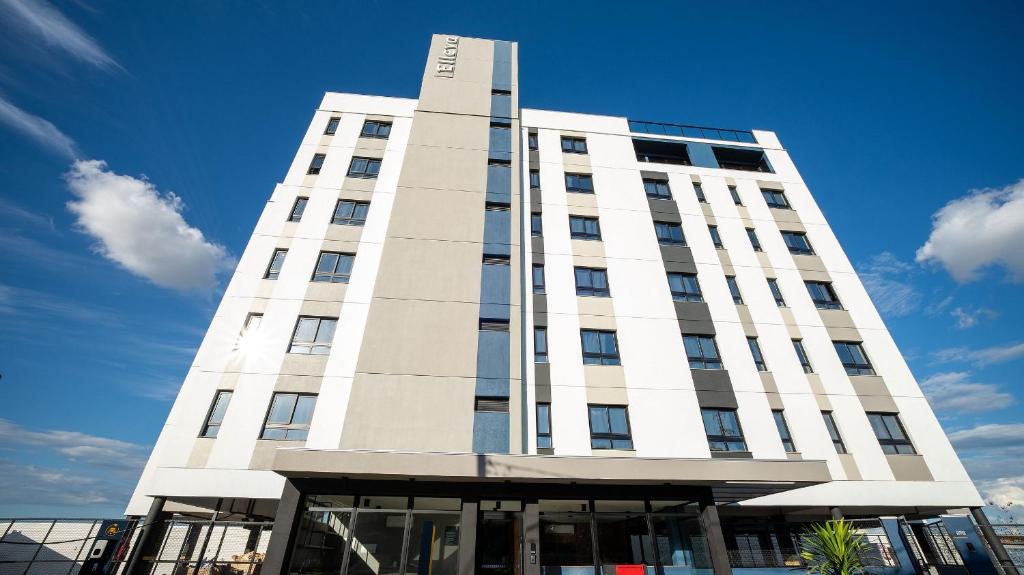 Sinop Apartment | ELLEVA STUDIOS | Studio moderno com coworking e rooftop em Sinop