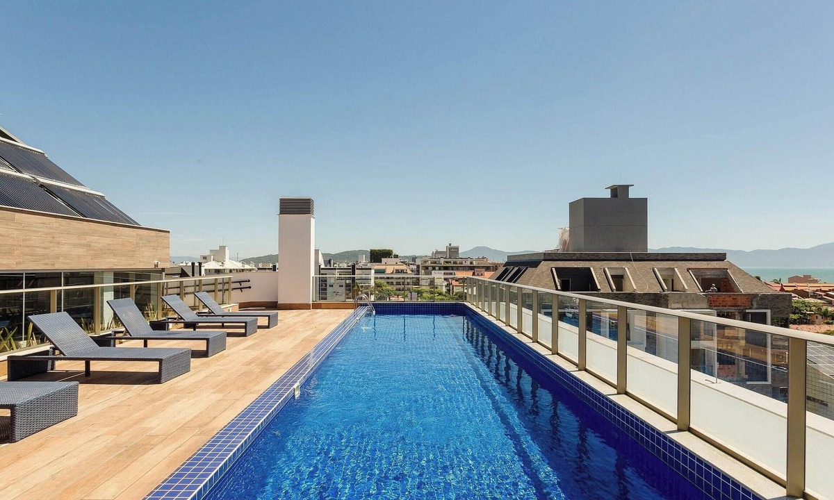 Jurere Apartment | Elus - Building With Rooftop Pool 350m From the Beach!
