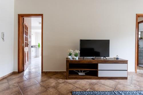 Regiao Urbana Homogenea X Apartment | Espaçoso com 2 Quartos, bem tranquilo c/varanda!