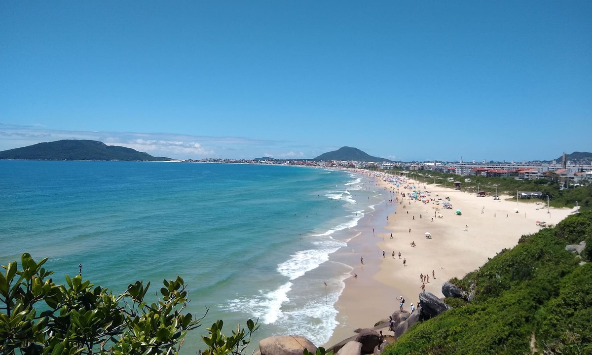 Ponta das Canas House | Excellent house in gated community with pool, 1 block from the beach