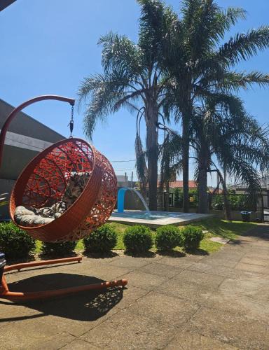 Capao da Canoa House | Exclusividade Piscina com Hidromassagem e Cascata Infraestrutura completa Churrasqueira com espetos Empresto cadeiras de praia e coller Casa completa Poucas datas restantes