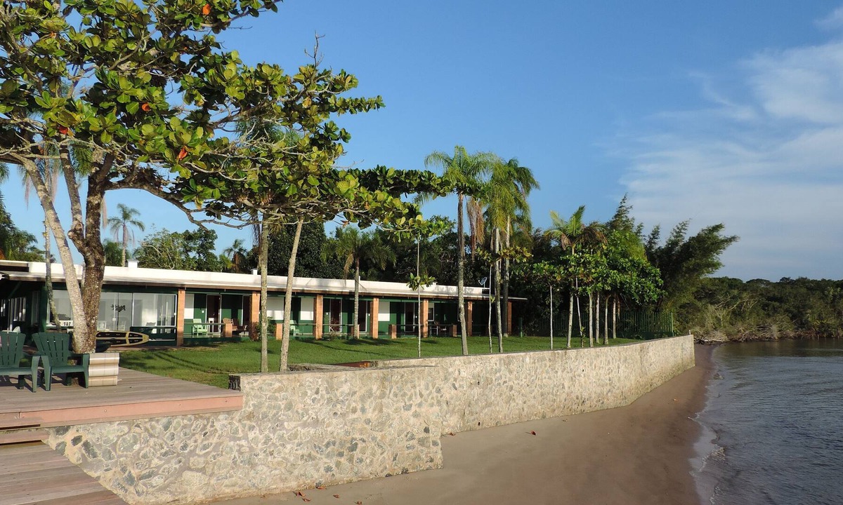 Pedrinhas House | Exuberant nature and Privacy