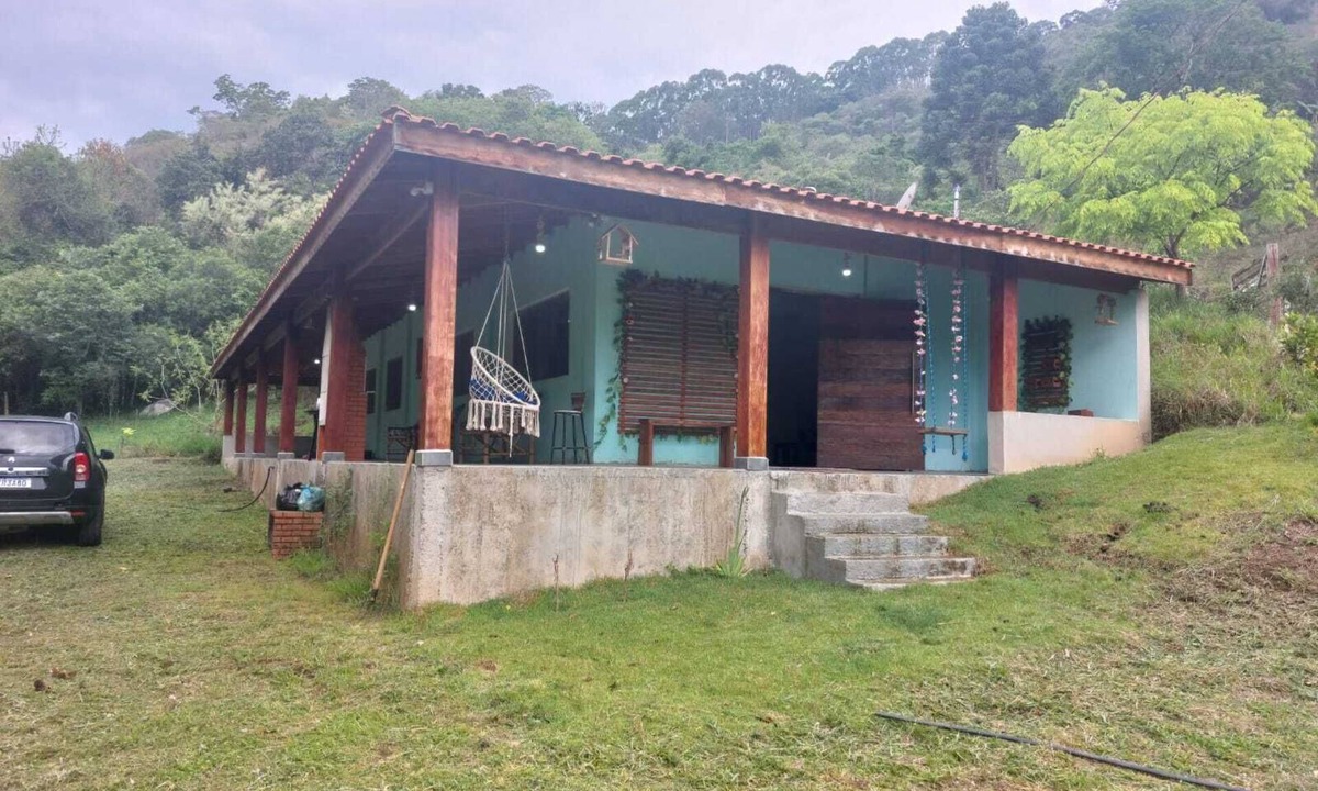 Camanducaia House | Farm with a stream and trail with access to a waterfall and natural pool.