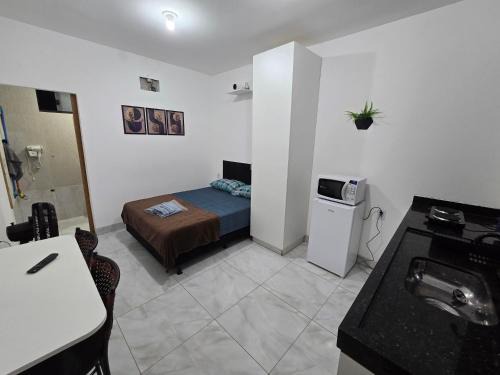 Aparecida de Goiania Apartment | Flat 08 completo com lavanderia na porta e praça movimentada na frente