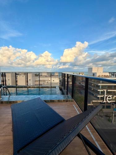 Jardim Oceania Apartment | Flat moderno com varanda e piscina na cobertura