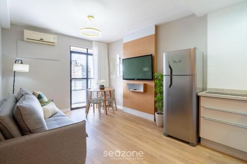 Centro Apartment | Fully equipped accommodations in a building with pool and gym in downtown Florianópolis - LINs