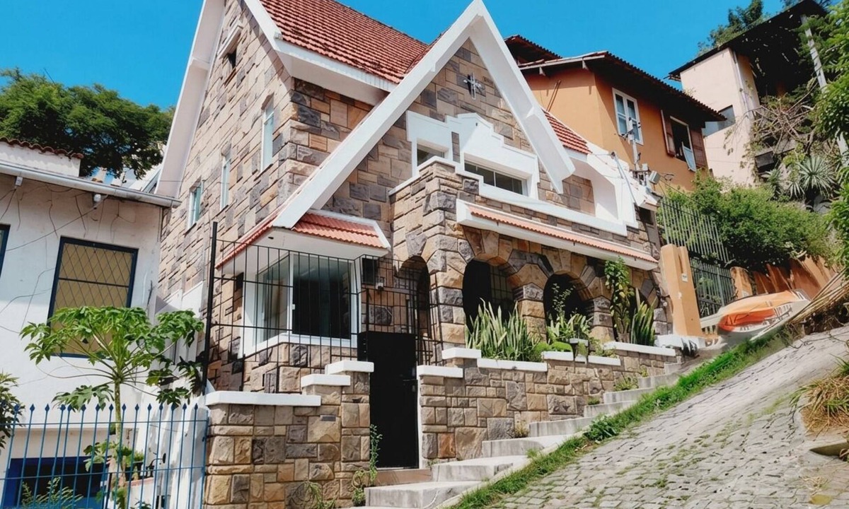 Copacabana House | Gorgeous 4-bedroom house with AC in vibrant Copacabana-Rio de Janeiro
