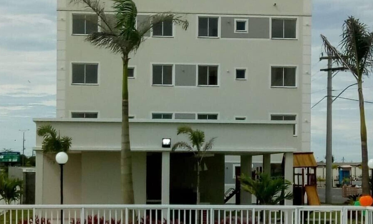 Macae Apartment | Ground floor apartment with private area and lawn