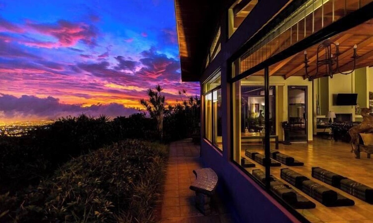 Carmen House | Heated Infinity Pool Villa, 6BR, 25Min SJO