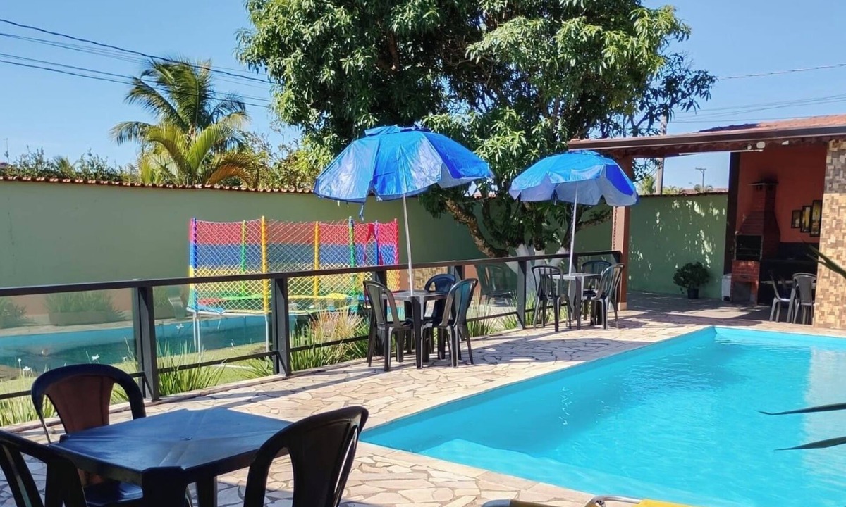 Mongagua House | Heated pool, children's trampoline, quiet beach 5 minutes away and peace and quiet.