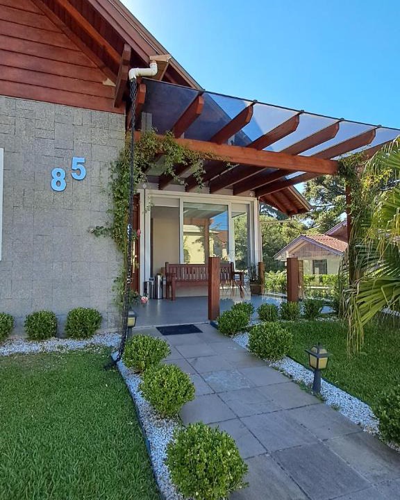 Carniel House | Hospedagem Jardins de Gramado