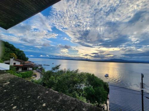 Guaraquecaba House | Hospede-se com conforto e vista privilegiada