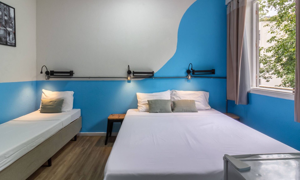 Leblon Bed & Breakfast | Hostel Leblon - private triple suite