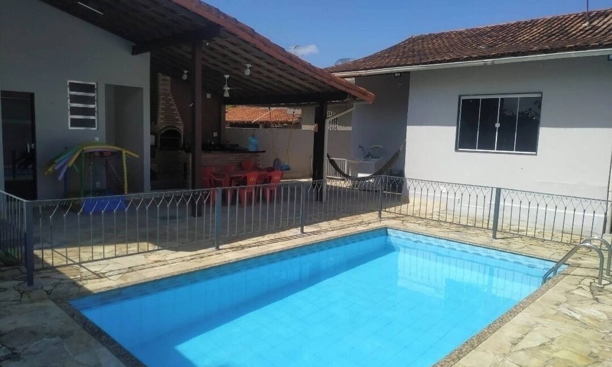 Marica House | House in a gated community, with pool and barbecue area.
