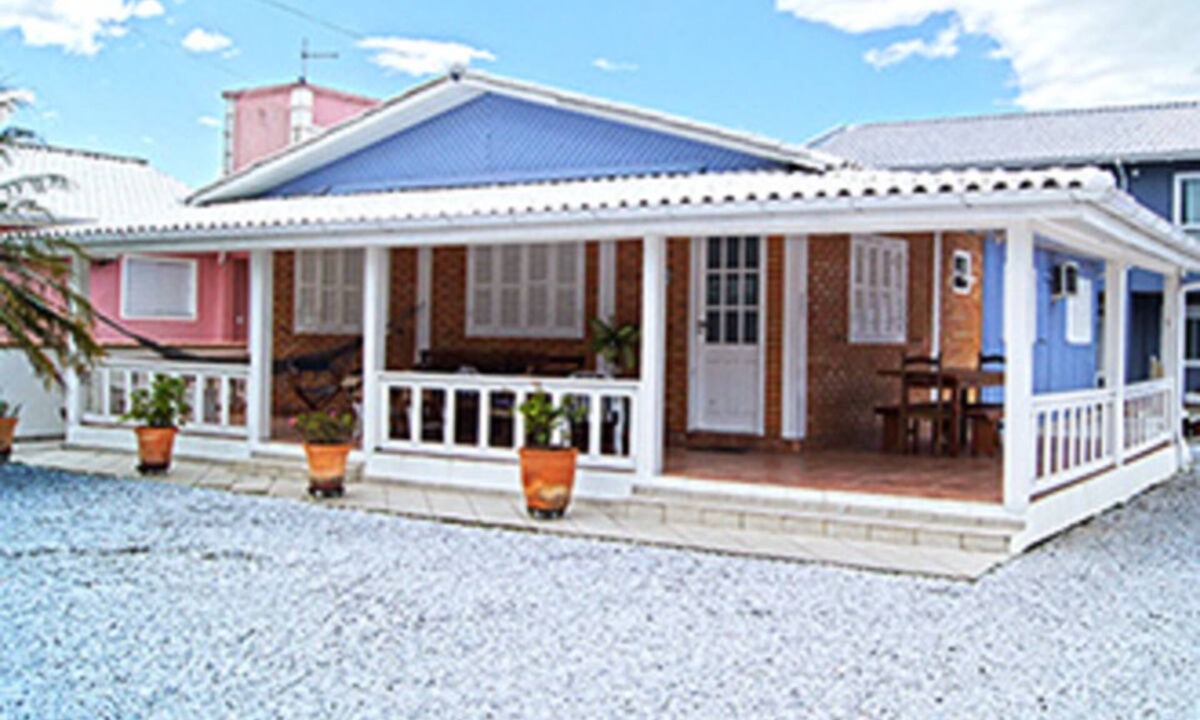Ponta do Papagaio House | House with 4 bedrooms, 200m from the beach, with barbecue.