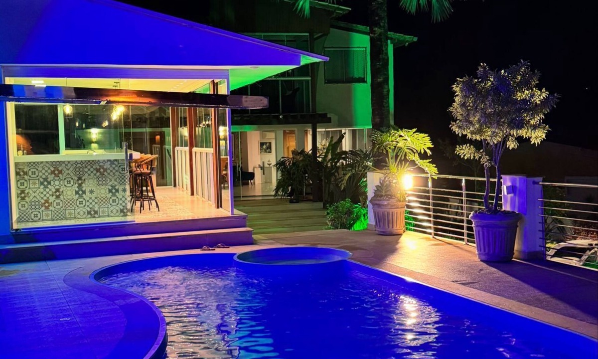 Tres Praias House | House with 4 suites and swimming pool Praia do Morro.