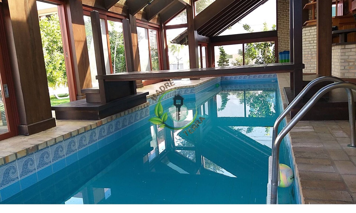 Jurere Internacional House | House with heated pool 50m from the sea.
