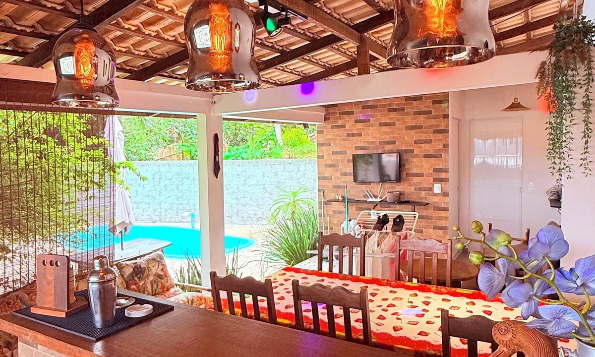 Penha House | House with pool, party lighting 5 minutes from Beto Carrero and 5 minutes walk to the beach