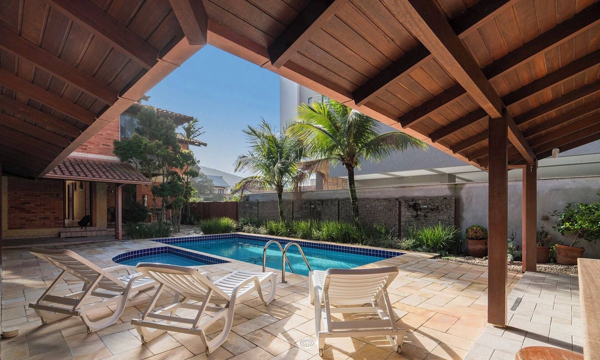 Bombas House | House with solarium overlooking the sea, with heated pool and barbecue.