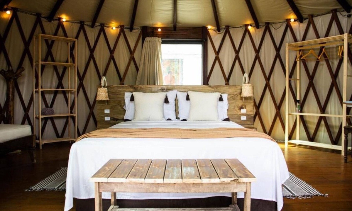Lagoa da Conceicao Hostel | Island Vibe Nomads - Adventure Hostels