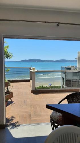 Itapema Apartment | Itapema-Meia Praia- quartos -Frente Mar!