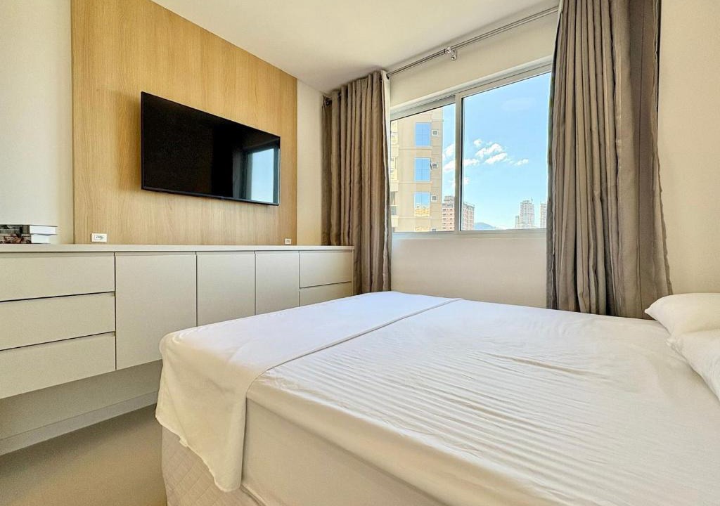 Tabuleiro dos Oliveiras Apartment | Itapema near downtown 2 bedrooms sea view AT021