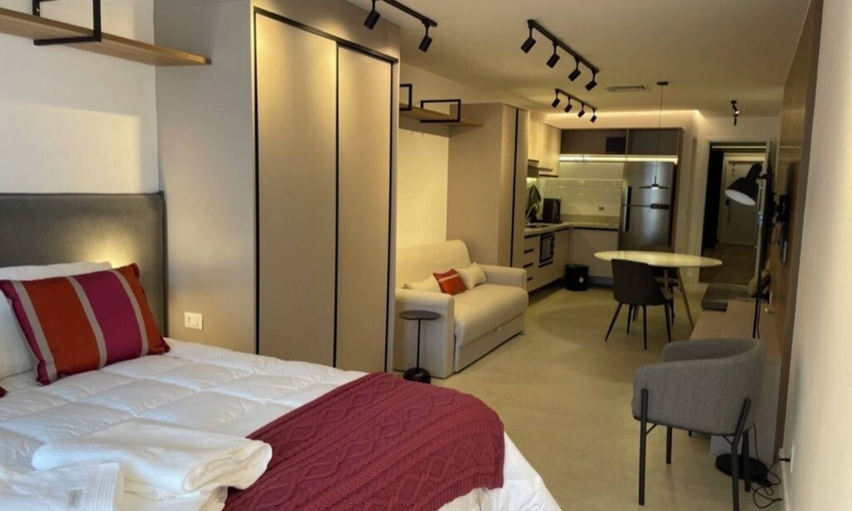 Laranjeiras Apartment | IV Charming studio apartment decorated by an architect in Flamengo with a rooftop pool.