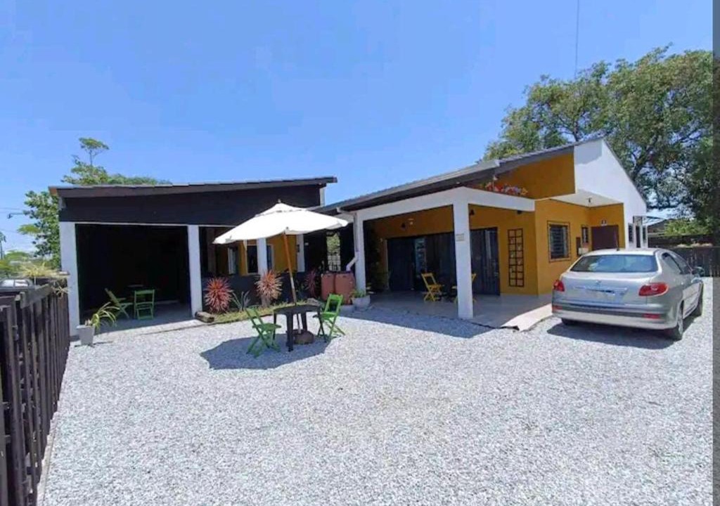 Pontal do Sul House | Kitnet 2 confortável com piscina em Pontal do Sul