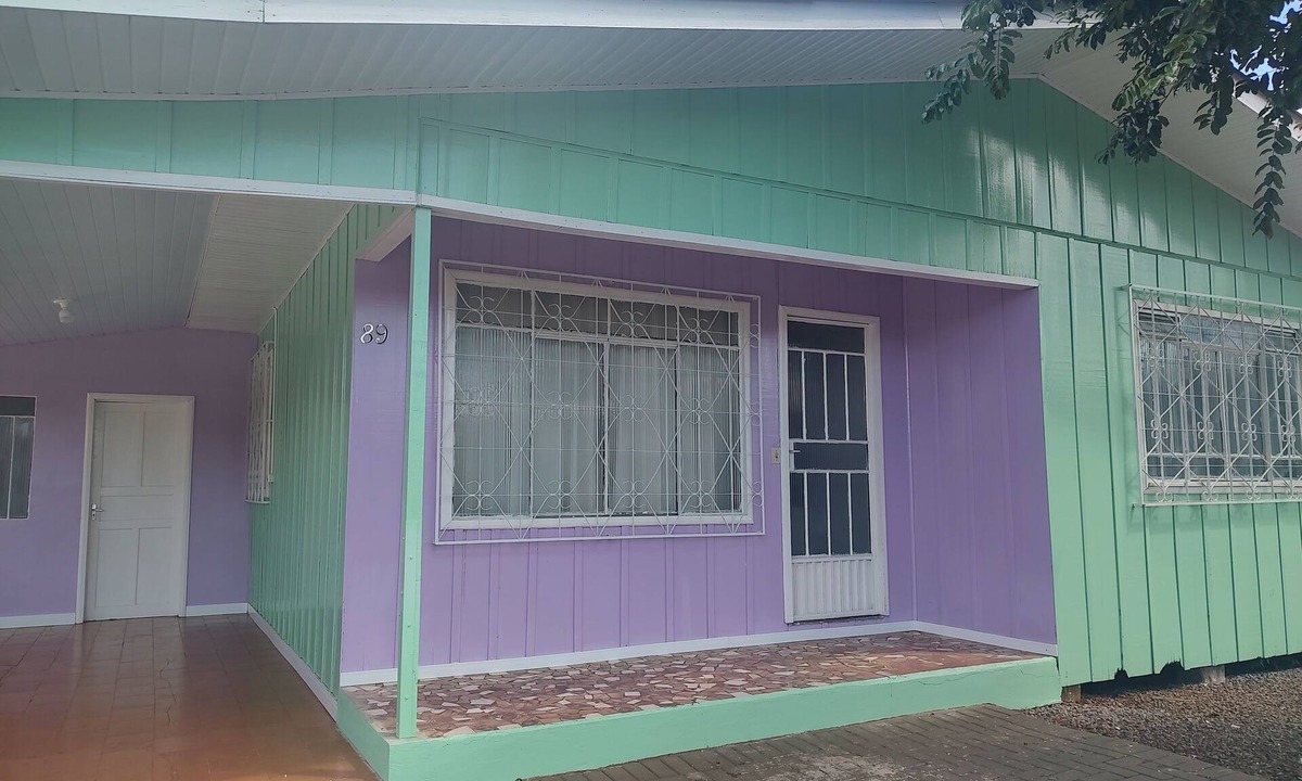 Pato Branco House | Lar acolhedor! Memória, afeto e abraço. Estilo de casa de vó, lembra a infância.