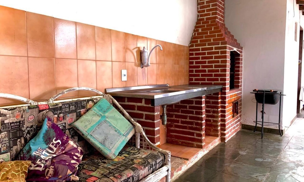 Baixo Grande House | Large house with barbecue and garage.