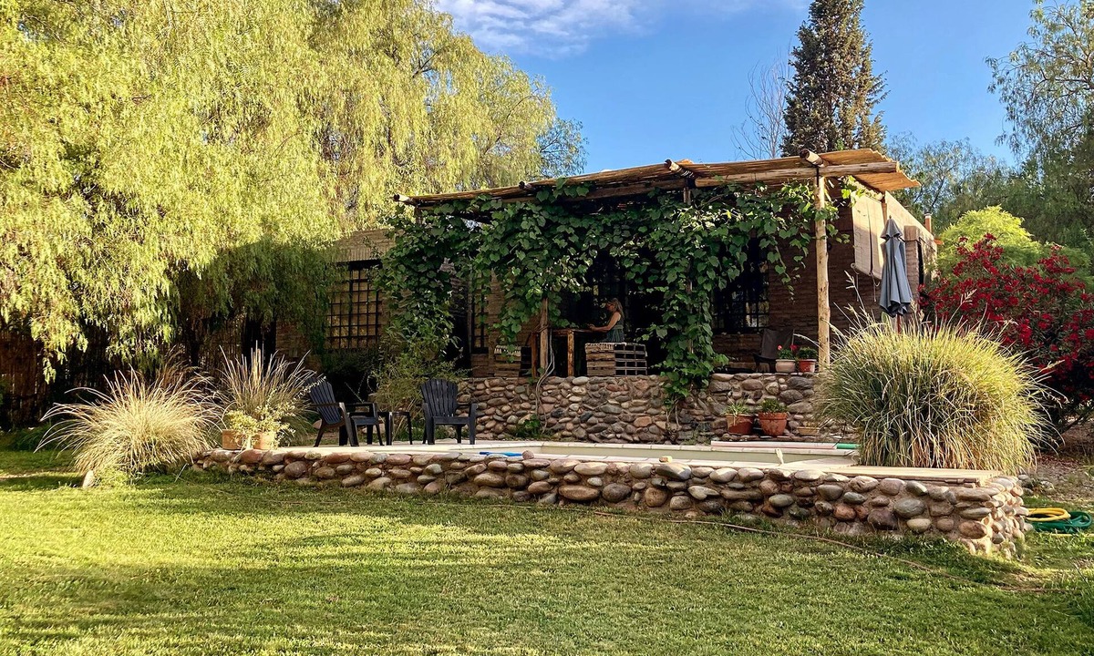 Lujan de Cuyo House | Las Pircas, country house with private pool, surrounded by wineries and vineyards.