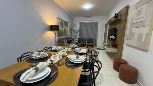 Vila Yolanda House | Linda casa em excelente localização - 02 garagens
